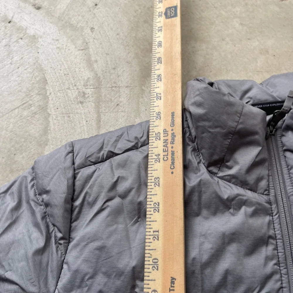 The North Face 550 Down Puffer Jacket Mens Medium Grey Full Zip Flawed